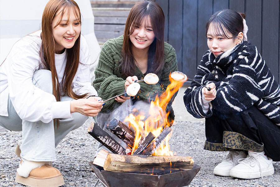 焚き火で焼きマシュマロ